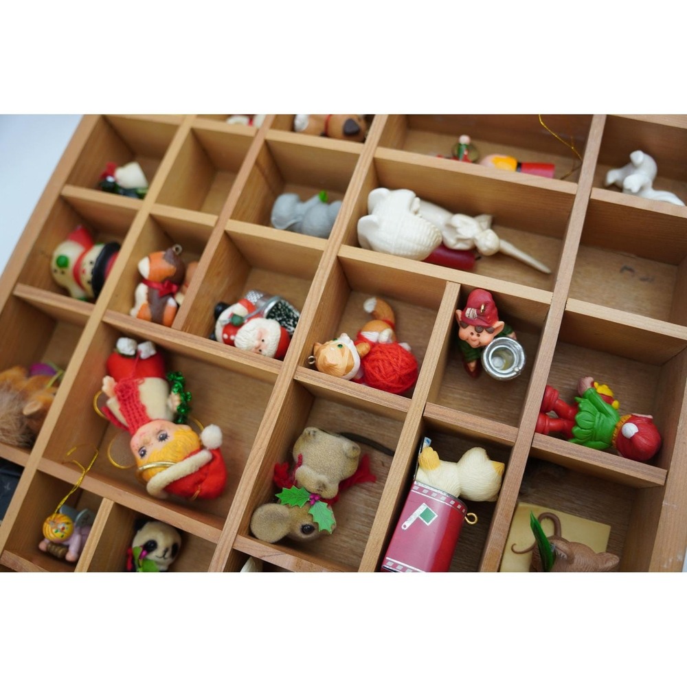 Vintage Enesco Wooden Advent Shadow Box With Mini Christmas Figurines - Picture 13 of 15